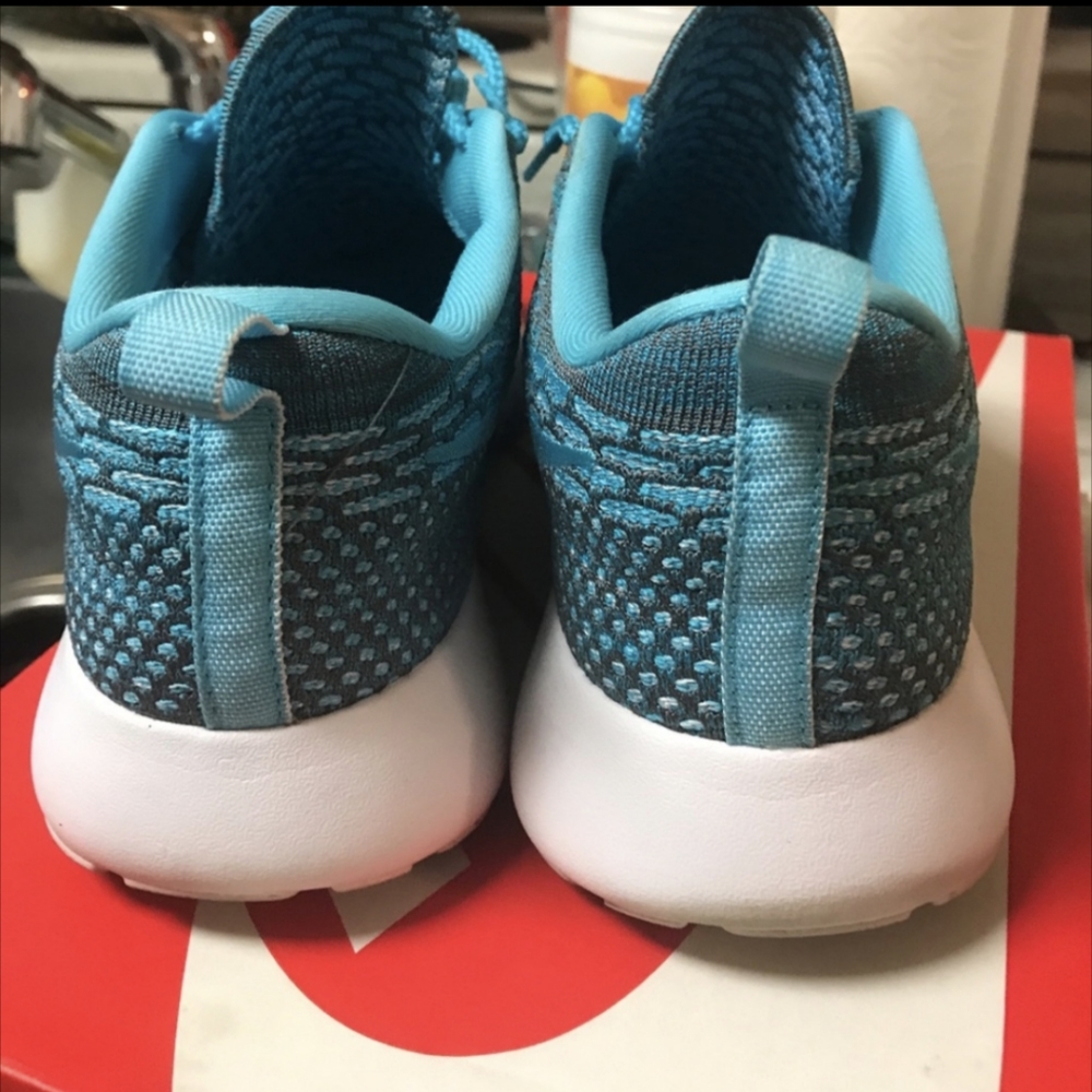 Nike Women's Nine Rosherun Flynet - Picture 4 of 7